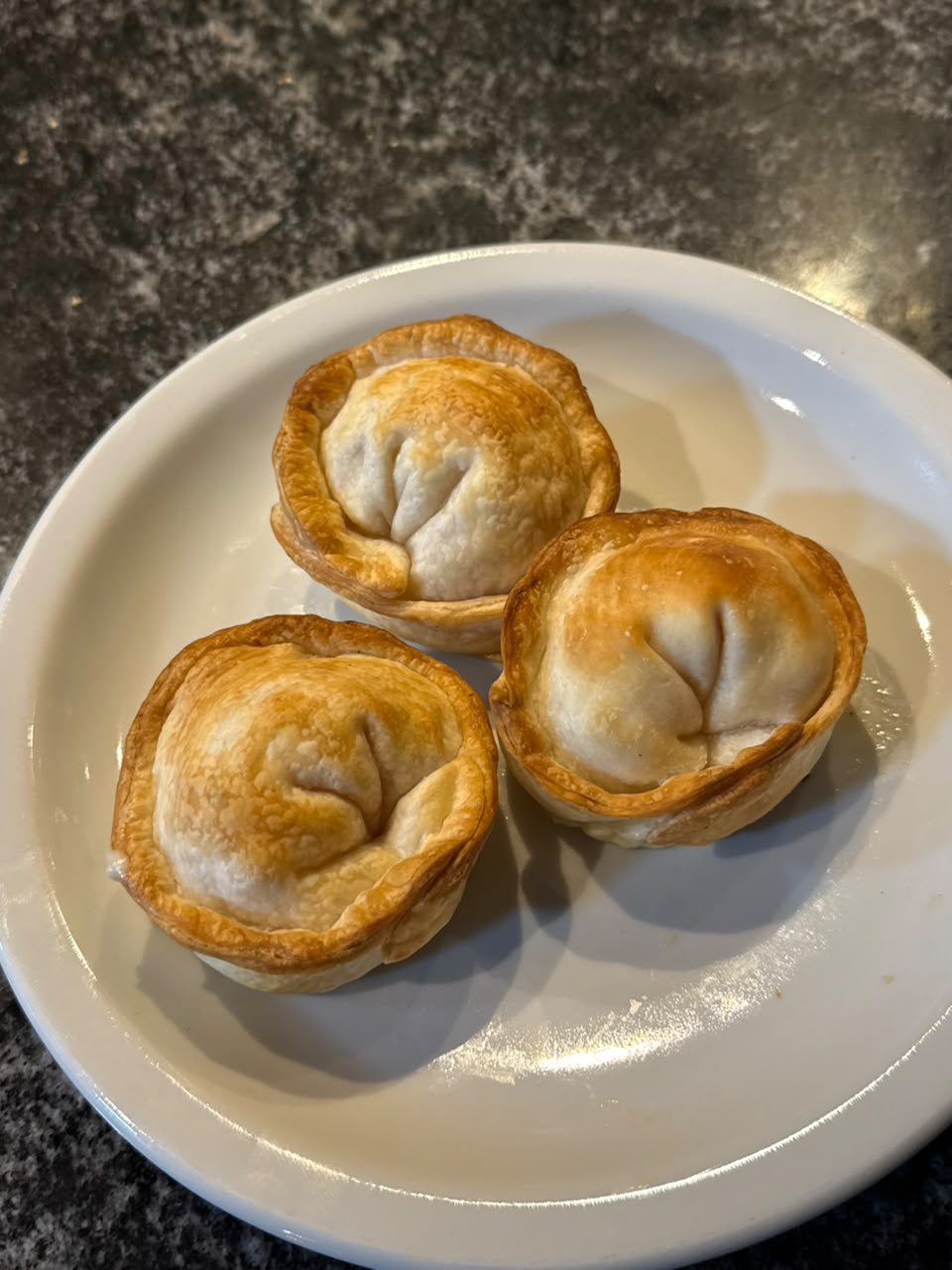 Empanada de jam贸n y queso